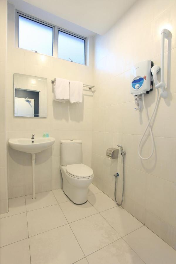 Wan Loong Hotel Pontian Kecil Kültér fotó