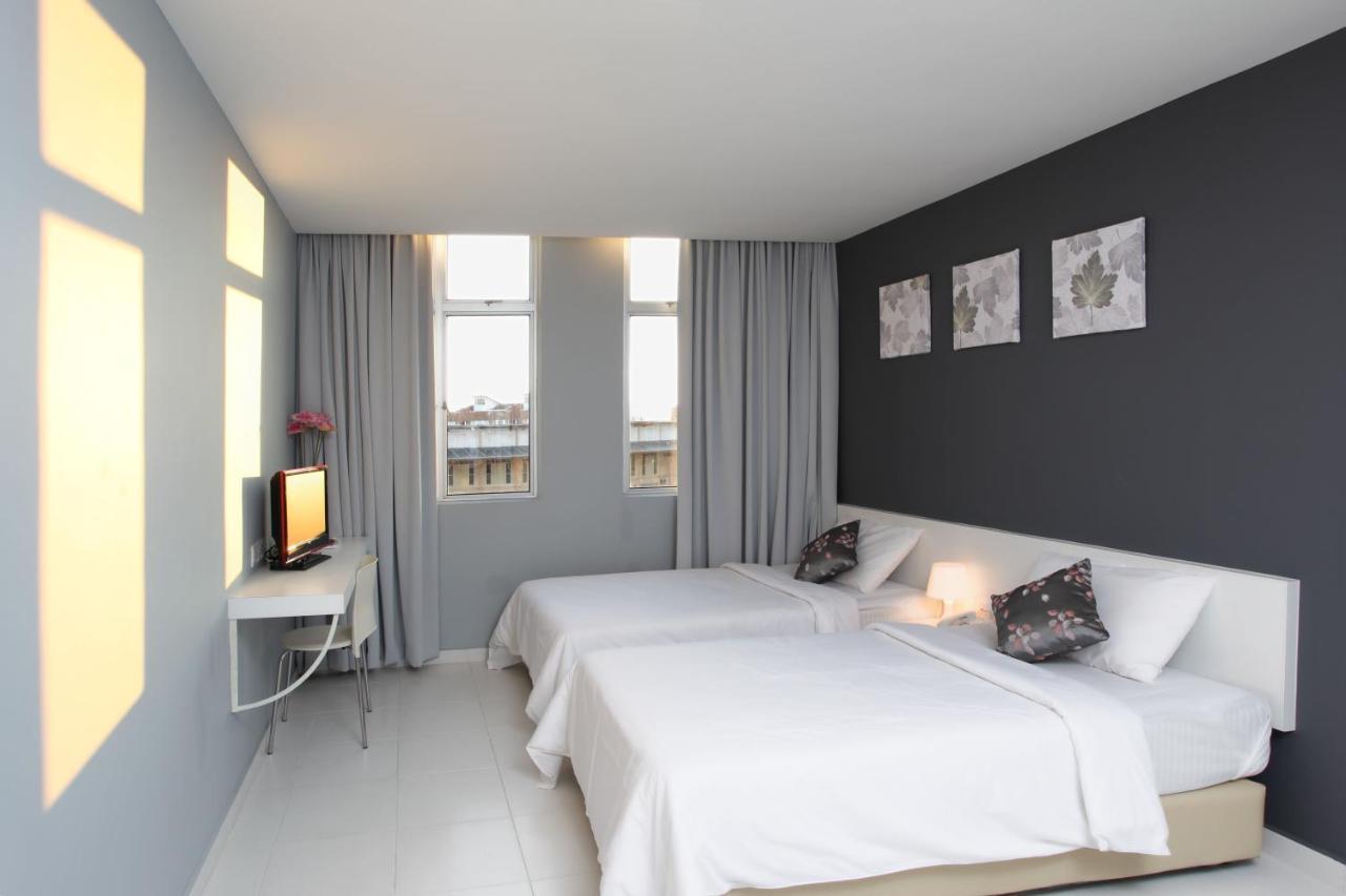 Wan Loong Hotel Pontian Kecil Kültér fotó