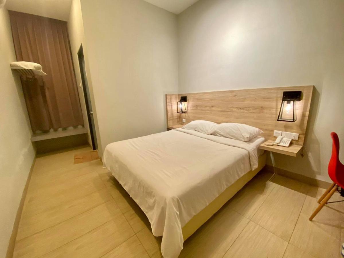 Wan Loong Hotel Pontian Kecil Kültér fotó